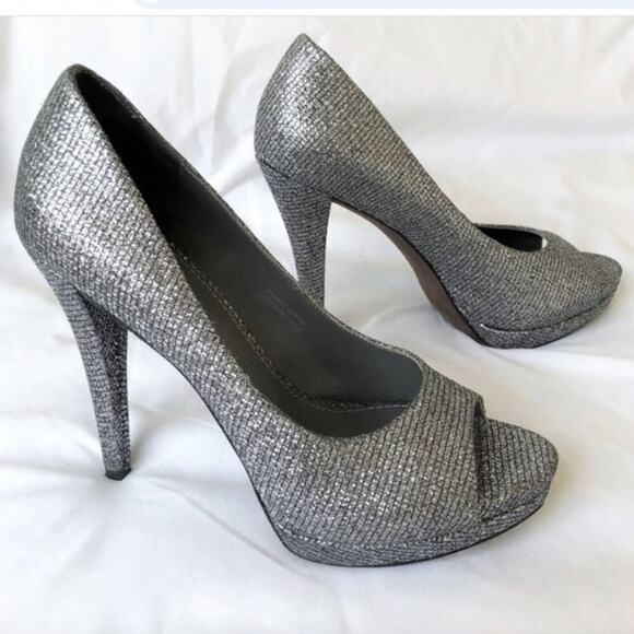 Vera Wang Shimmering Silver Heels - Picture 1 of 13